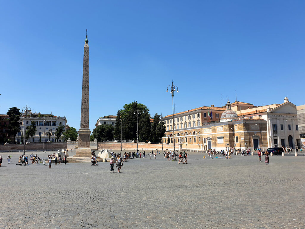 Rome Rím Piazza del Popolo zľava zťp