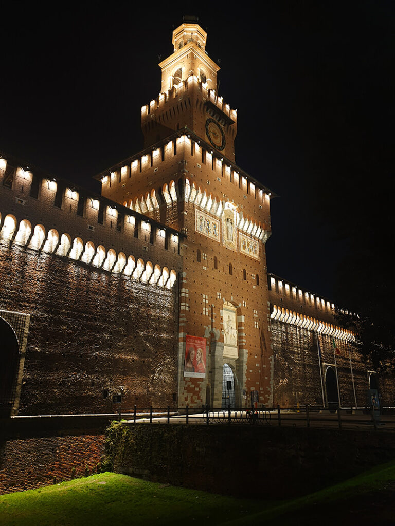 Castelo sforzesco Milánsky hrad zťp zľava