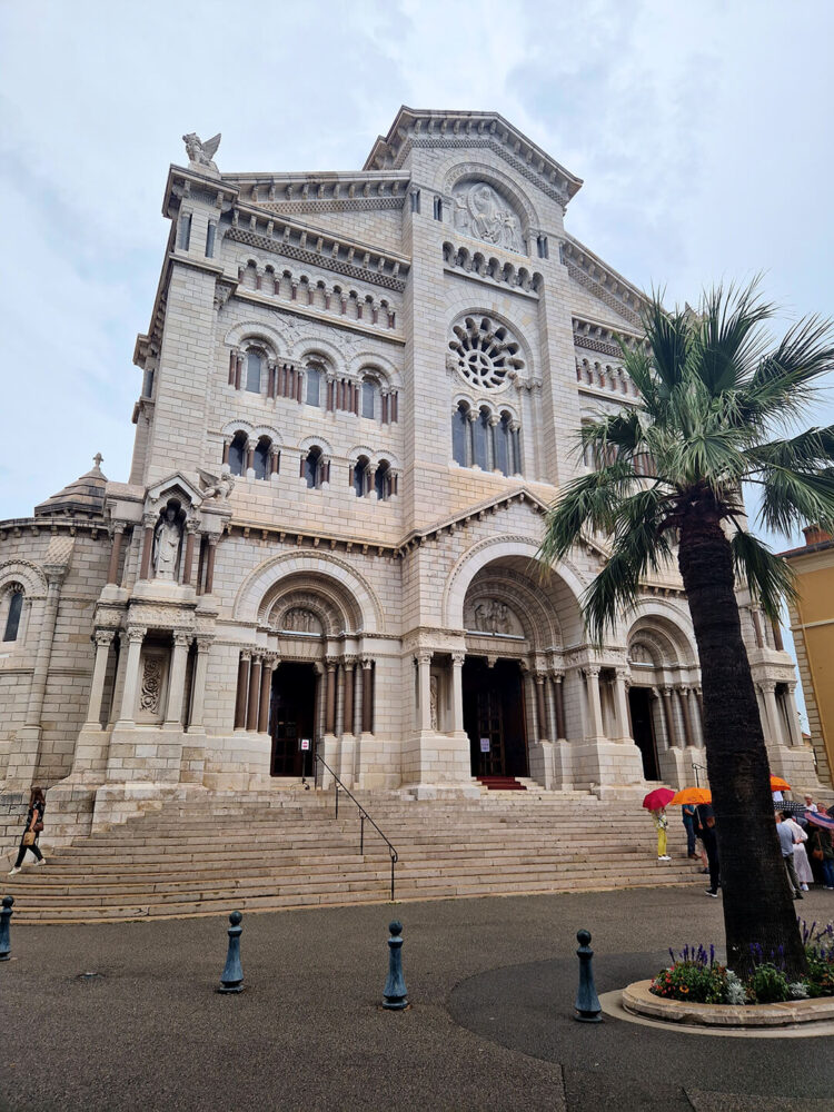 Monako zťp zľavy katedrála