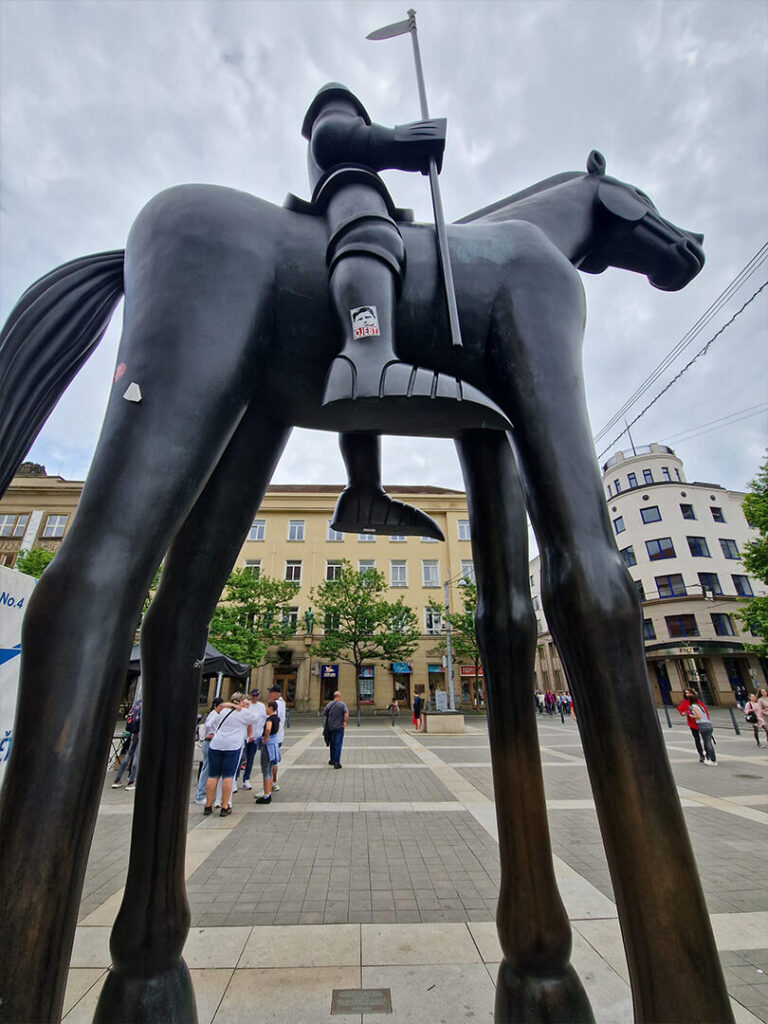 Socha odvahy Brno Celicesty cestovanie so ŽTP